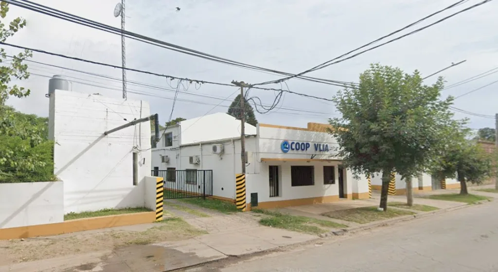 Escena de análisis inmobiliario con referencias a la inversión rural