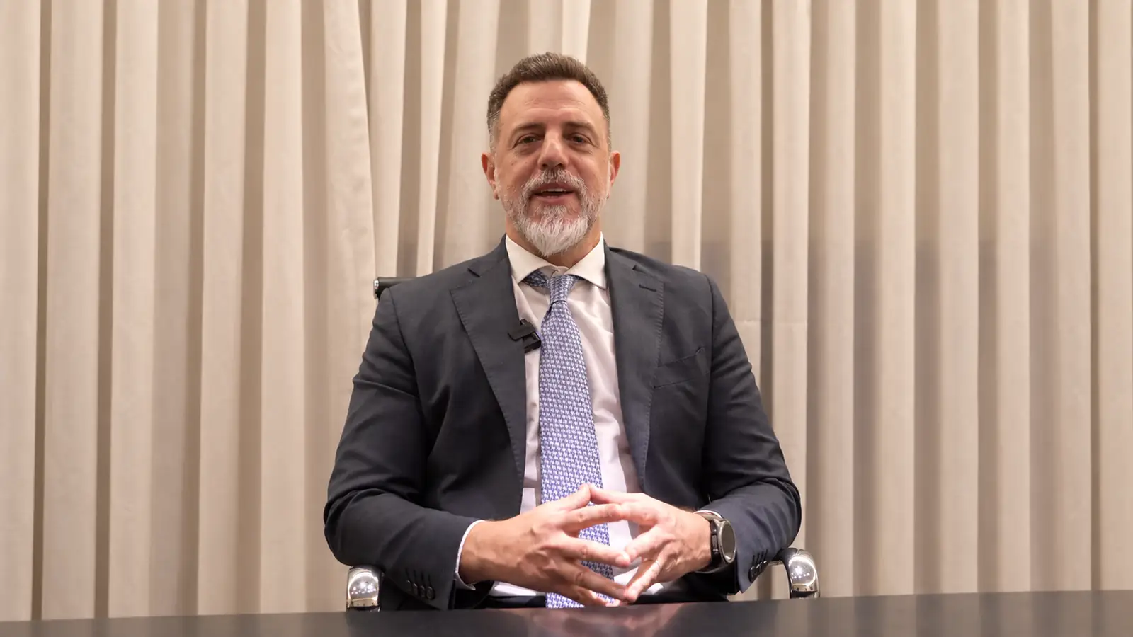 Diego Kravetz durante una entrevista sobre investigación criminal y control territorial