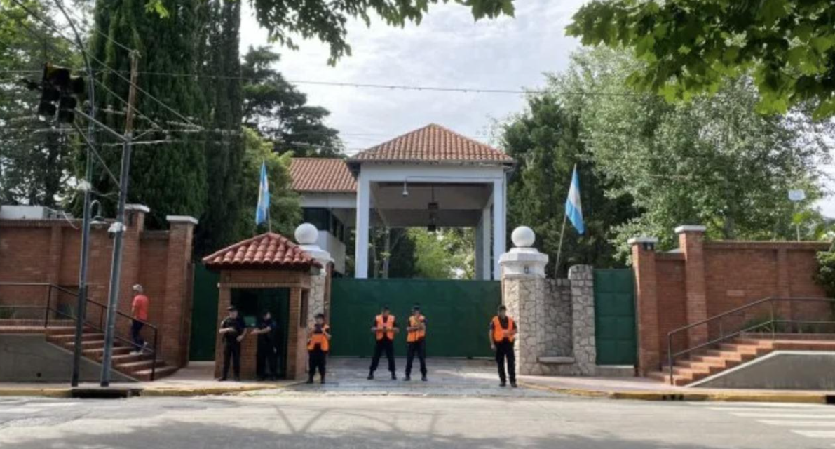 Acceso principal de la Quinta Presidencial de Olivos